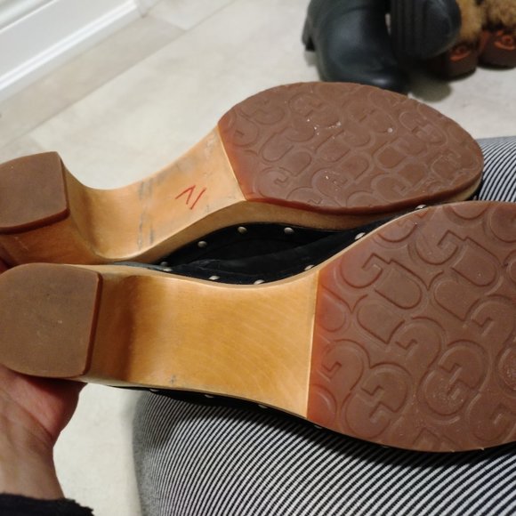 Women's UGG Clog with shearling lining US 8 - Picture 6 of 6